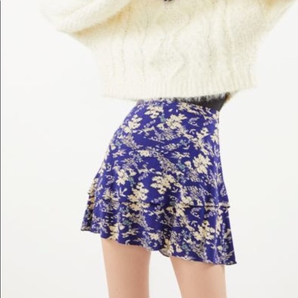 URBAN OUTFITTERS Size S tiered ruffle skirt, blue and white pattern